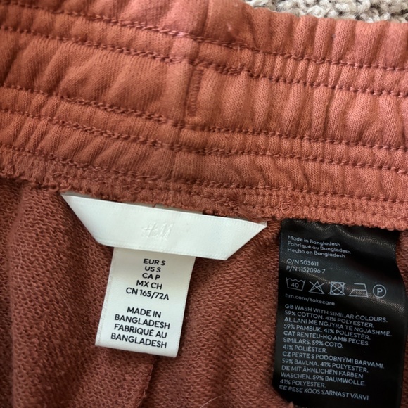 Mauve Shorts with Drawstring Top - Picture 3 of 3